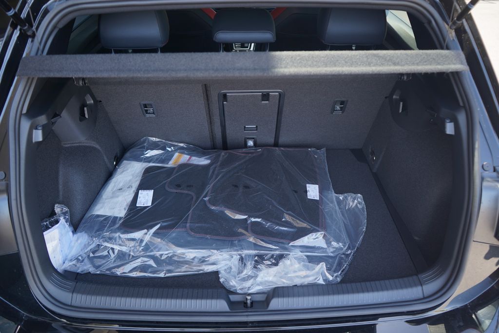 Thumbnail: 2025 Volkswagen Golf - 12