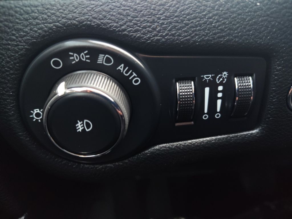 Used Car 2022 Jeep Cherokee  Latitude Lux For Sale Under $25,000 In Austin, Texas