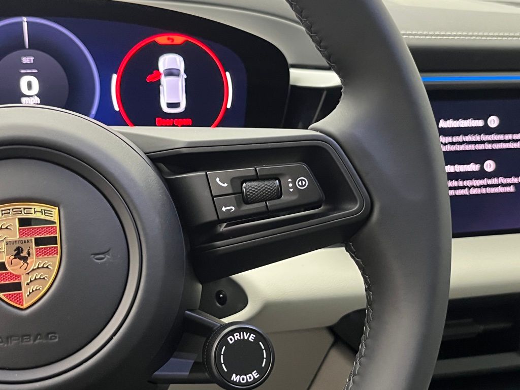 Thumbnail: 2025 Porsche Macan - 14
