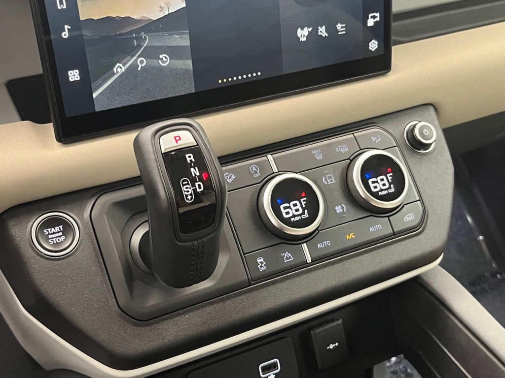 Thumbnail: 2022 Land Rover Defender - 16