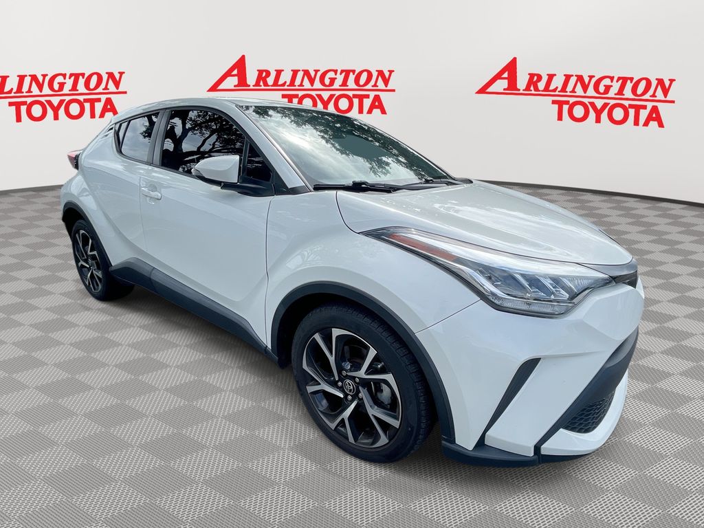 2021 Toyota C-HR XLE's photo