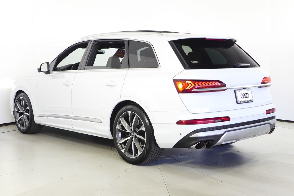 Thumbnail: 2022 Audi SQ7 - 9