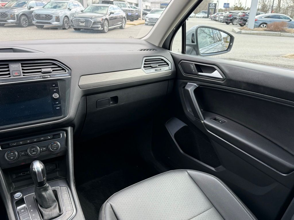 Used 2020 Silver Volkswagen 2.0T SEL image 29