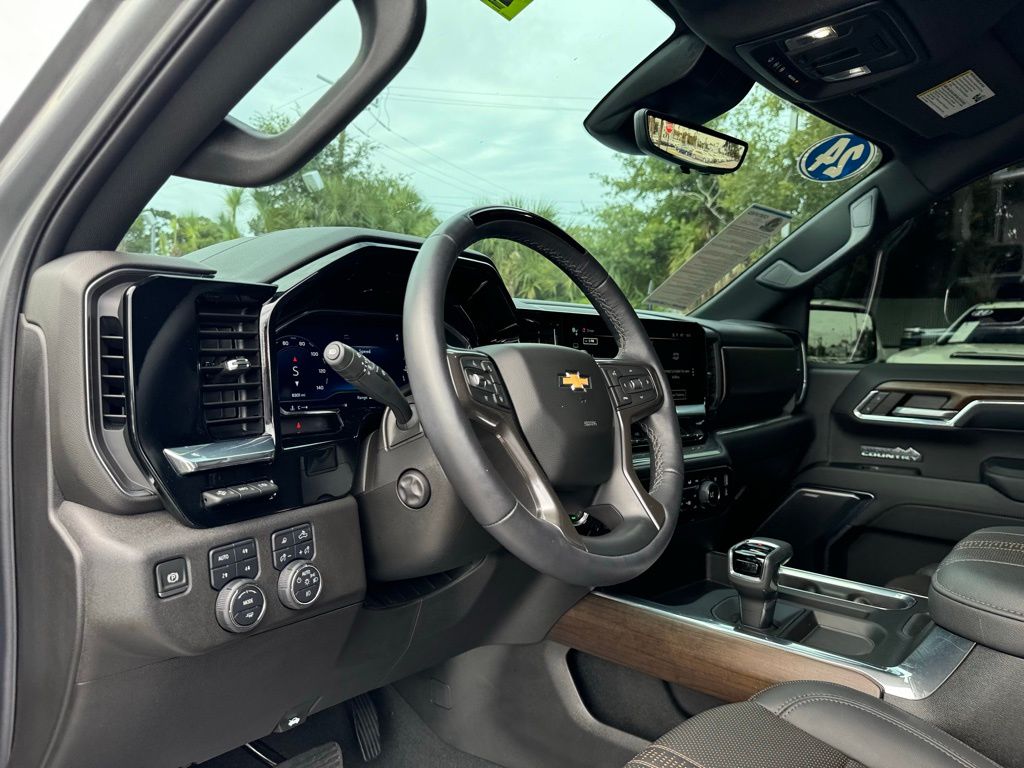 2024 Chevrolet Silverado 1500 High Country 33