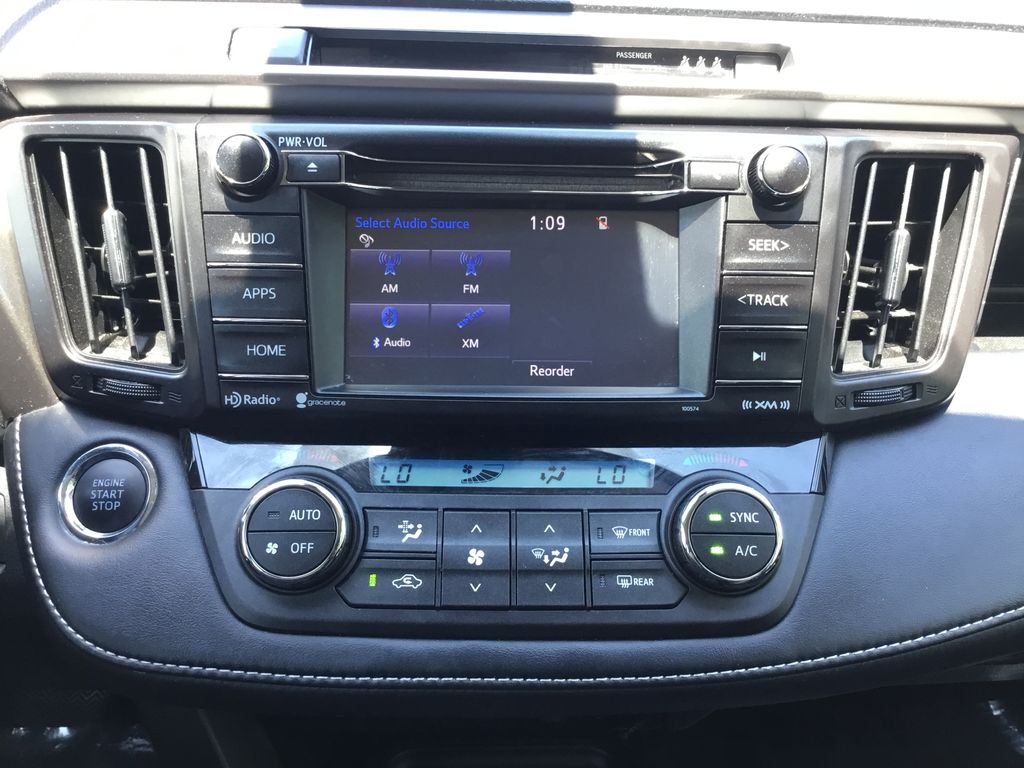 Thumbnail: 2018 Toyota RAV4 - 23