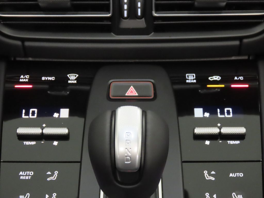 Thumbnail: 2026 Porsche Macan - 26
