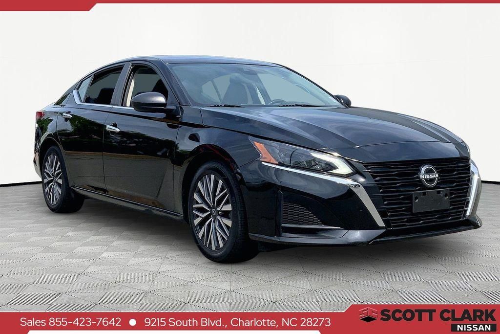 Black 2024 Nissan Altima Sedan Front-Wheel Drive Continuously Variable Transmission