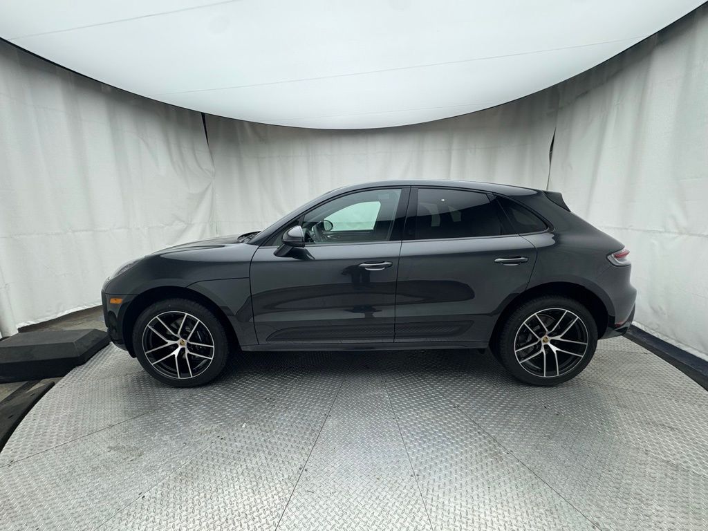 Thumbnail: 2025 Porsche Macan - 2