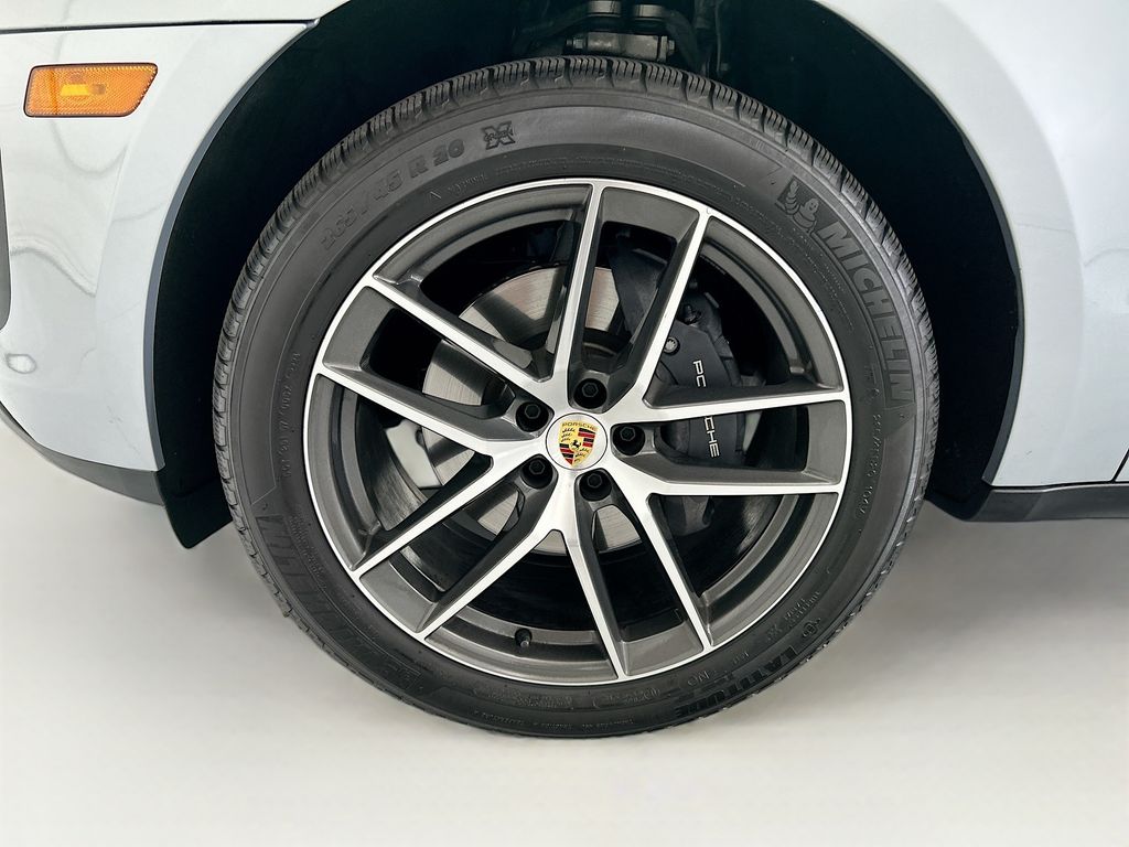 Thumbnail: 2025 Porsche Macan - 30