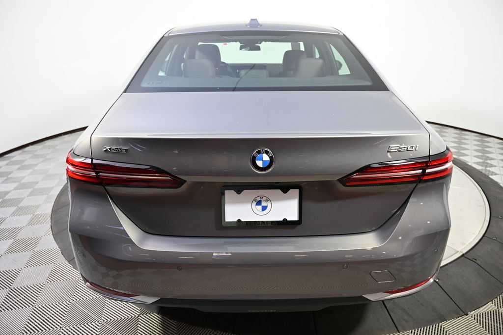 Thumbnail: 2026 BMW 5 Series - 4