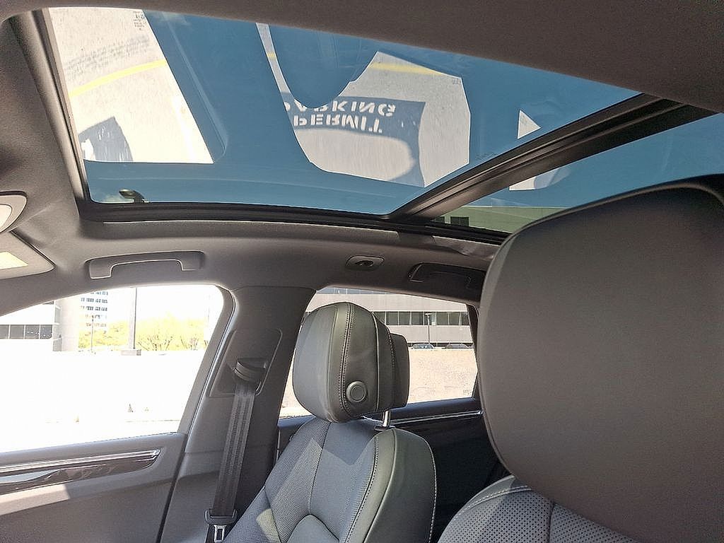 Thumbnail: 2025 Porsche Macan - 15