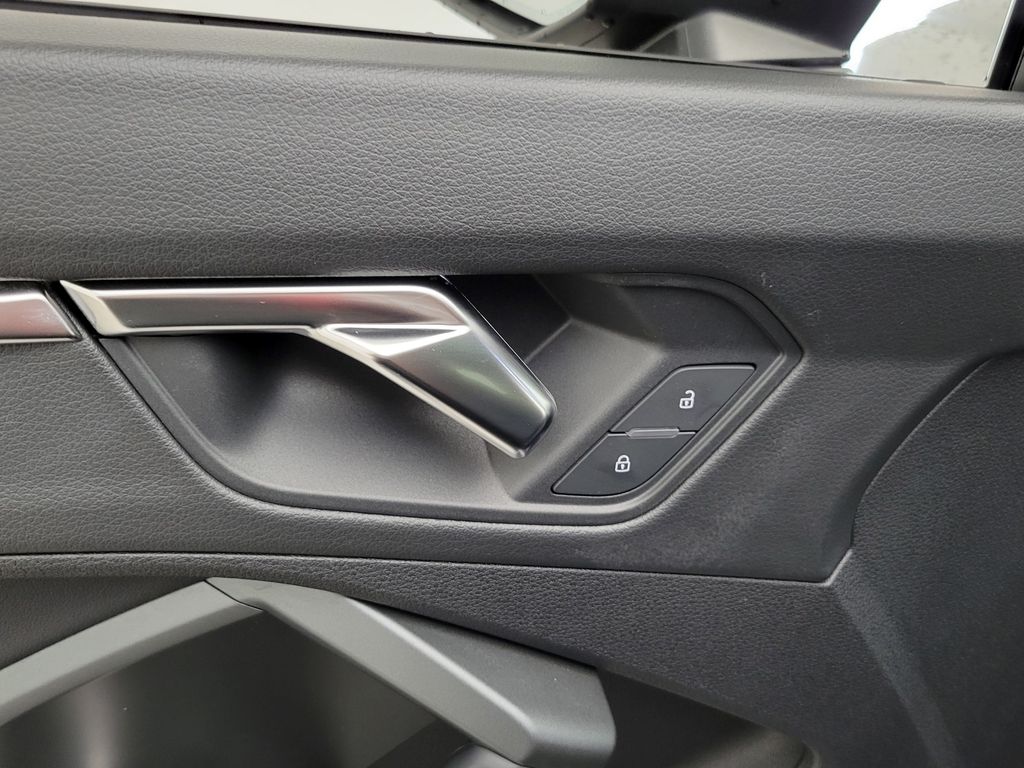 Thumbnail: 2023 Audi Q3 - 28