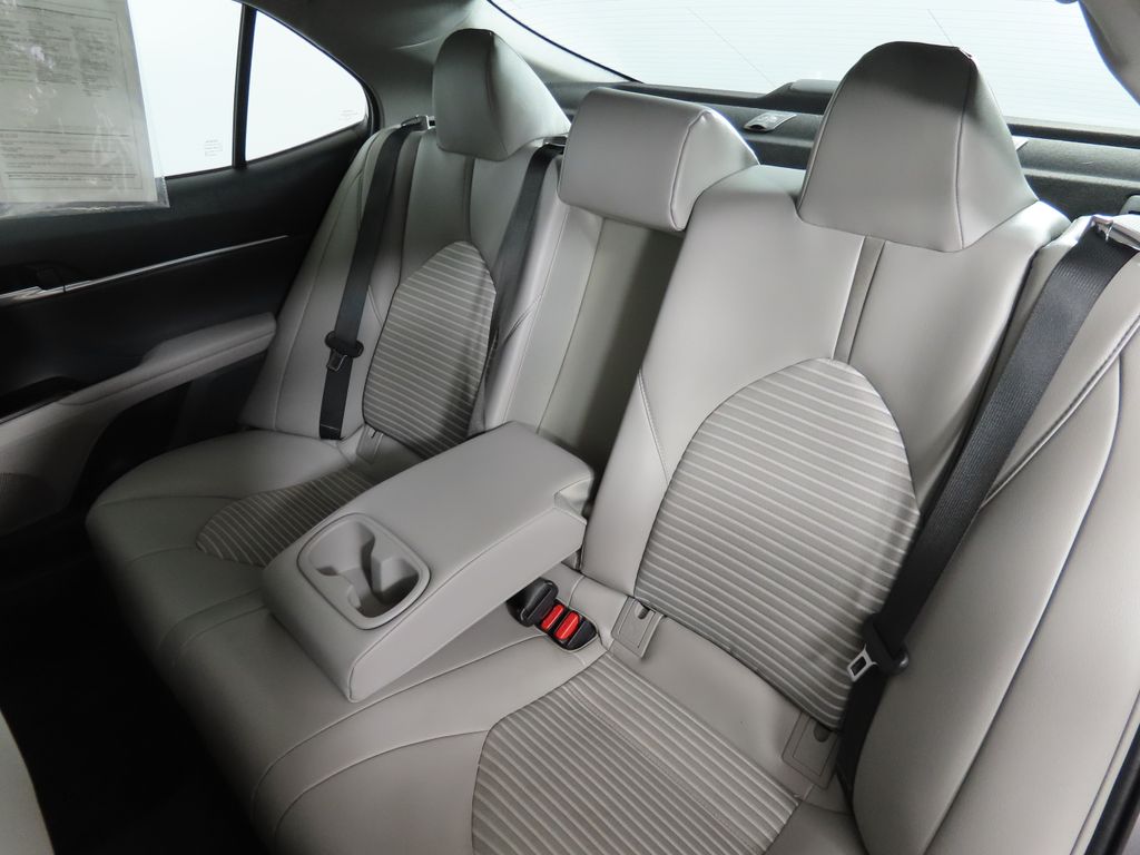 Thumbnail: 2018 Toyota Camry - 31