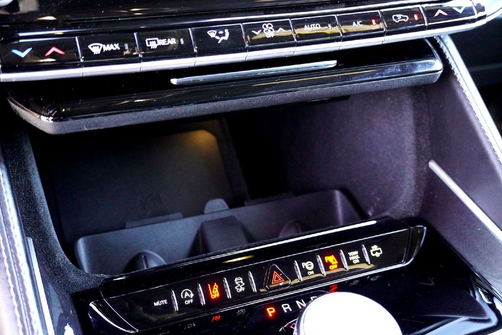 Used Car 2022 Jeep Wagoneer  Series I For Sale Under $40,000 In Taylor, Texas