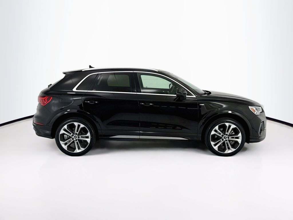 Thumbnail: 2021 Audi Q3 - 4