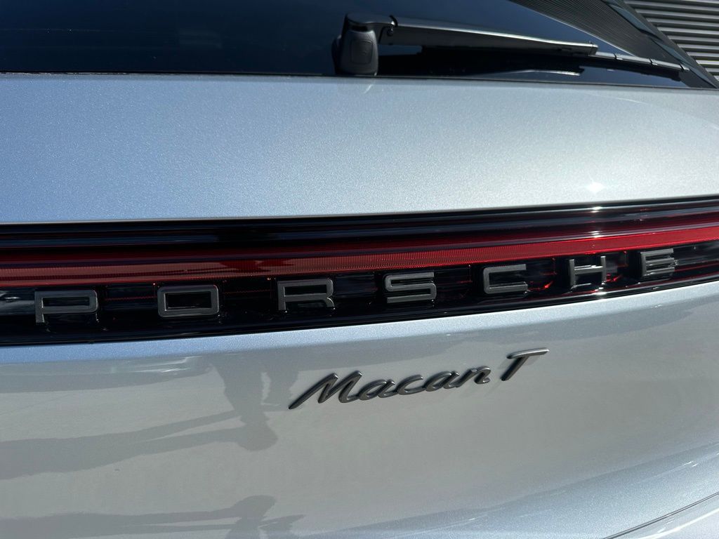 Thumbnail: 2025 Porsche Macan - 12