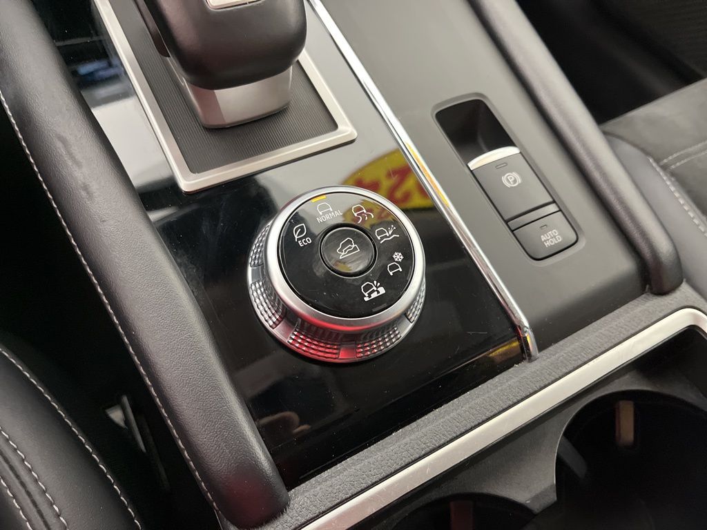 Thumbnail: 2024 Mitsubishi Outlander - 32