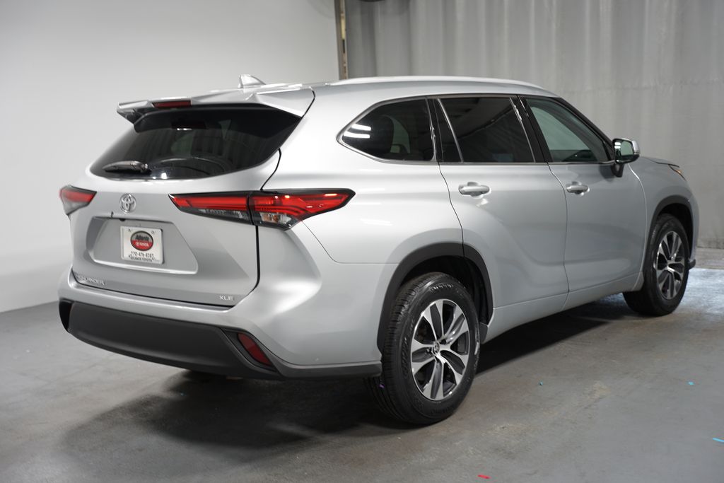 2022 Toyota Highlander XLE 8