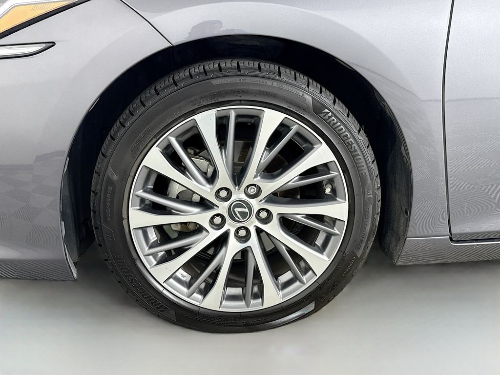 Thumbnail: 2020 Lexus ES - 32