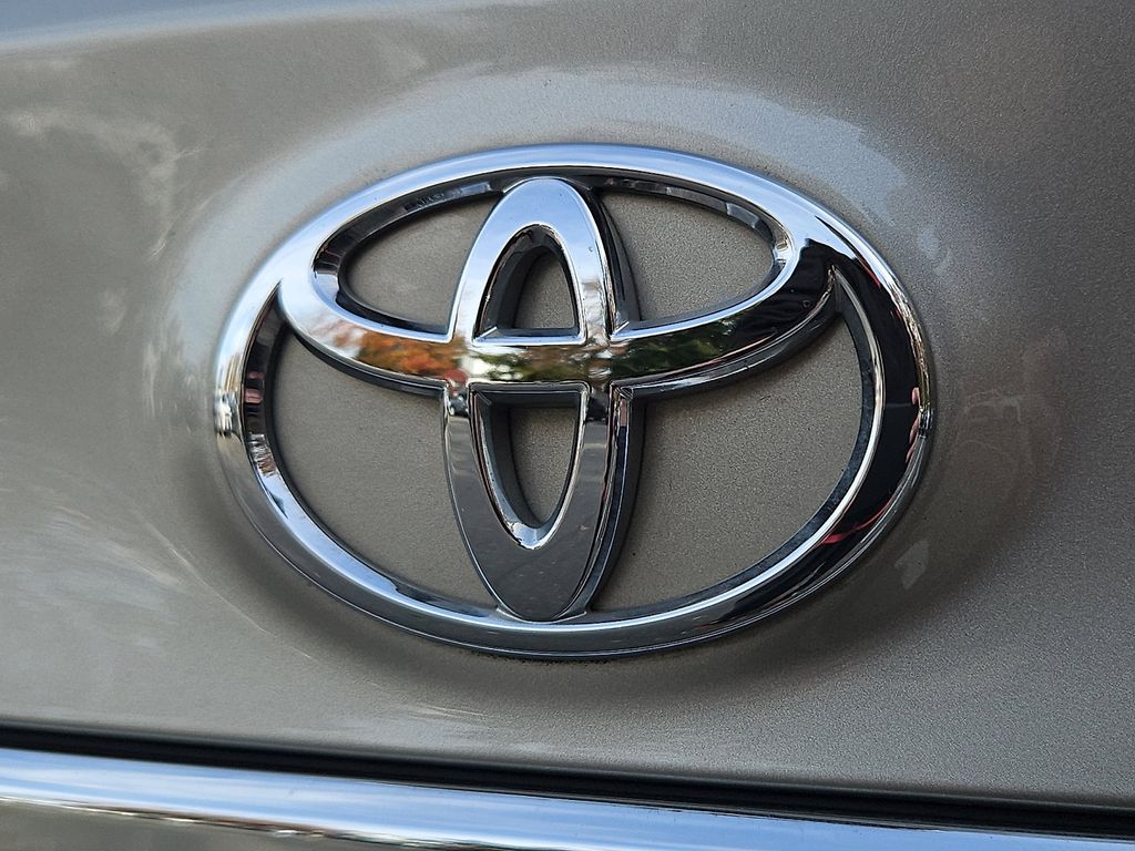 Thumbnail: 2016 Toyota Avalon - 30