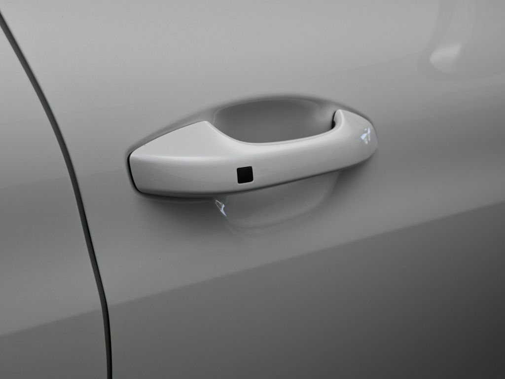 New 2025 Snow White Pearl Kia LXS image 35