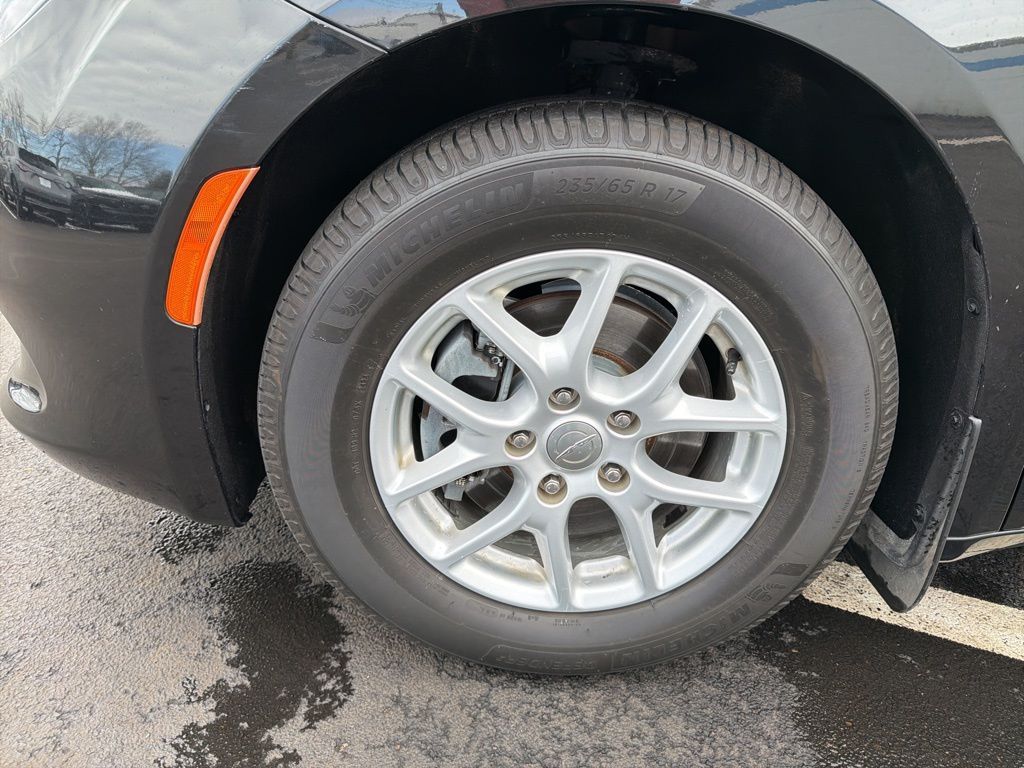 Thumbnail: 2017 Chrysler Pacifica - 10