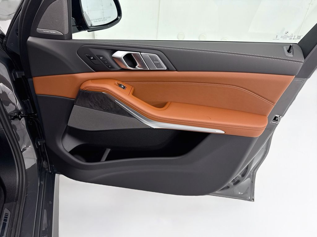 Thumbnail: 2027 BMW X7 - 25
