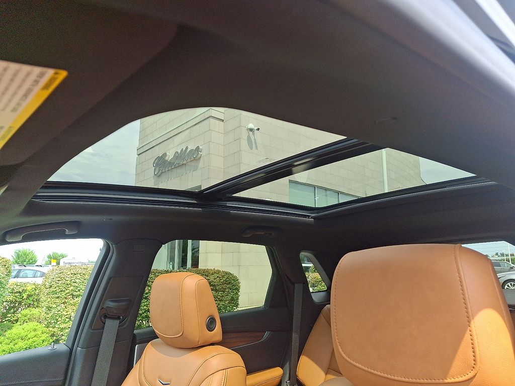 Thumbnail: 2024 Cadillac XT5 - 15