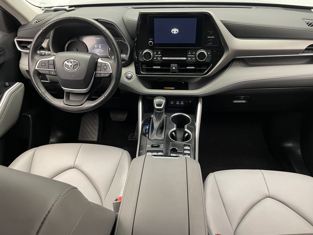 2023 Toyota Highlander XLE 19