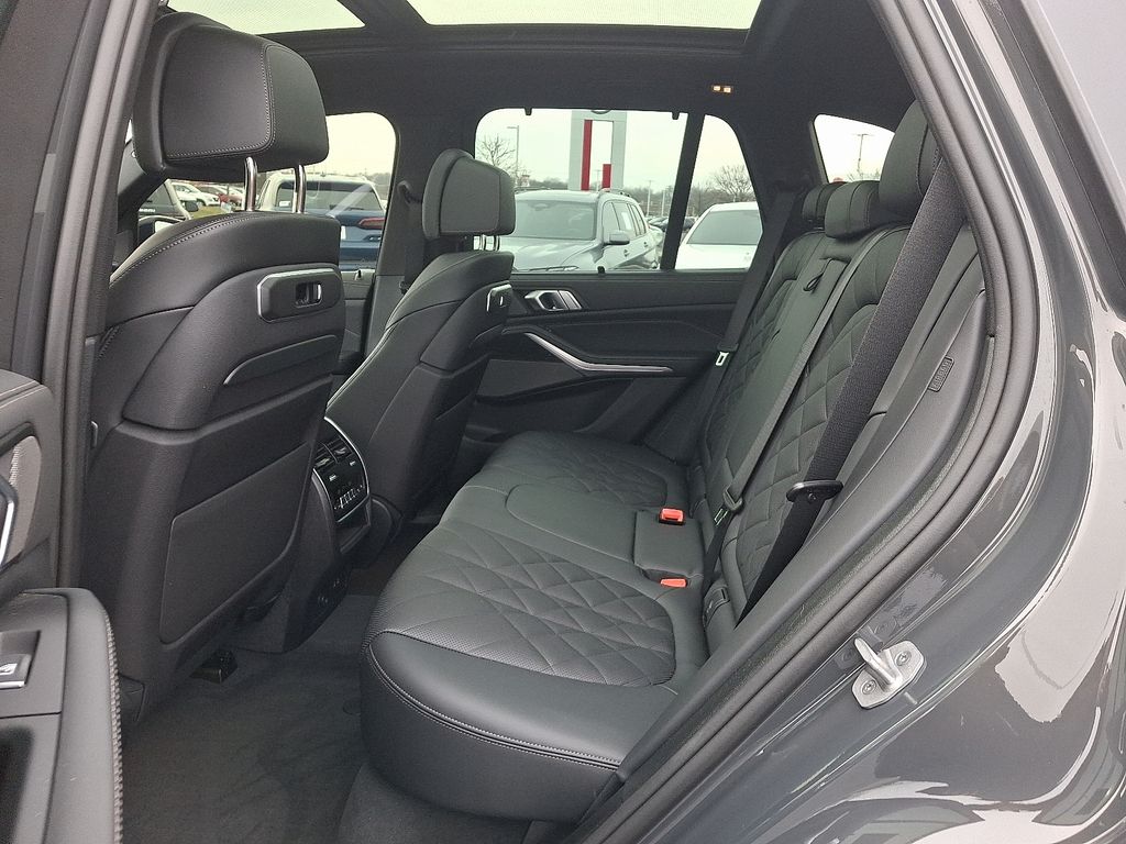 Thumbnail: 2025 BMW X5 - 10