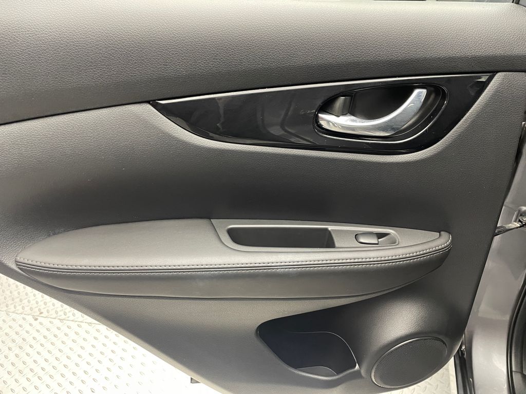 Thumbnail: 2022 Nissan Rogue Sport - 32