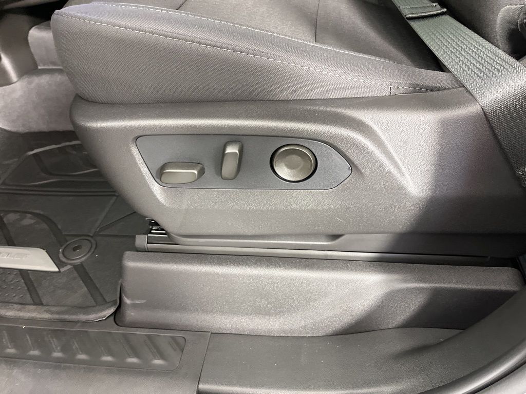 Thumbnail: 2026 Chevrolet Silverado 1500 - 25