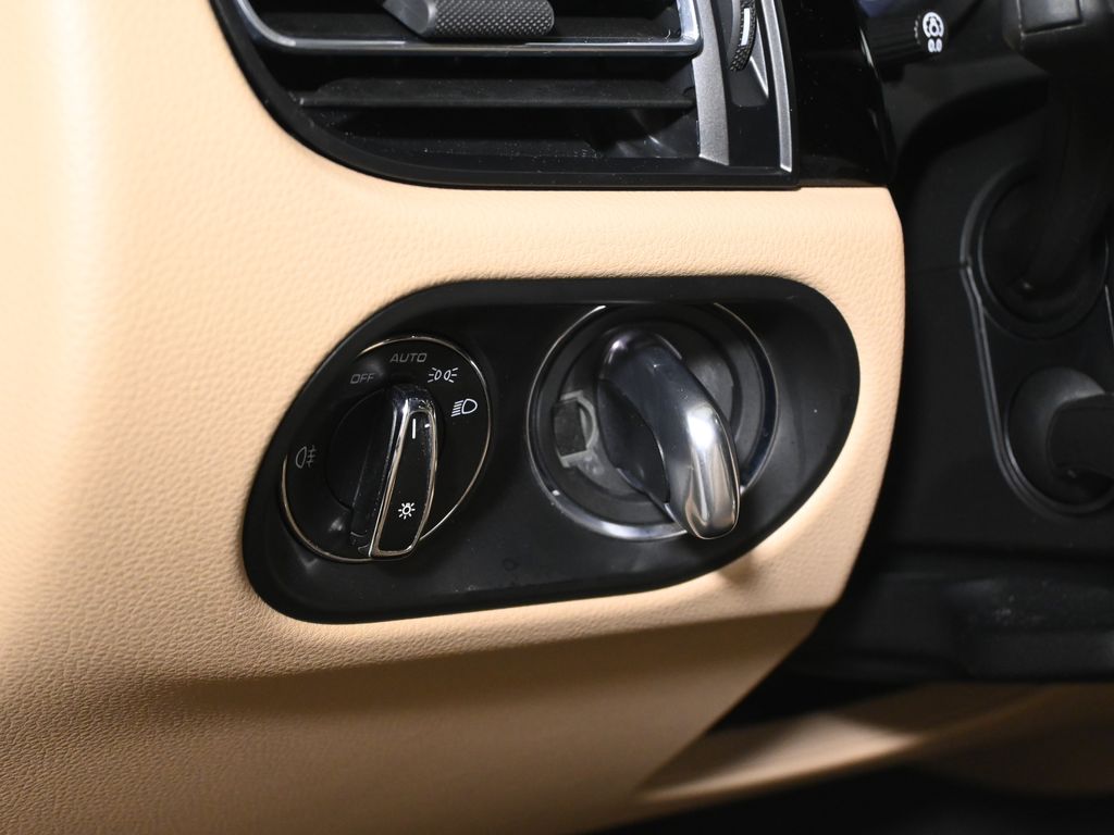 Thumbnail: 2024 Porsche Macan - 30