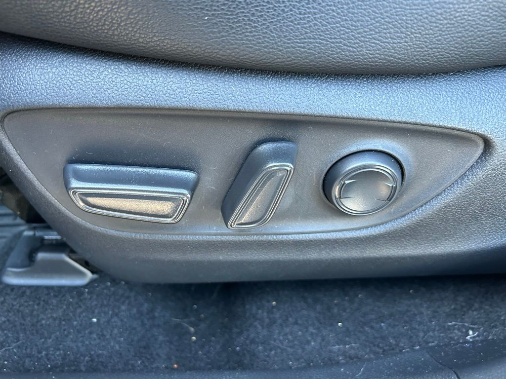 Thumbnail: 2025 Toyota RAV4 - 16