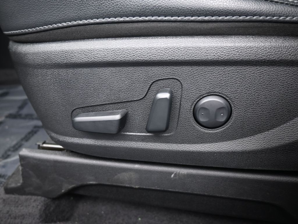 Used 2023 Glacial White Pearl Kia EX image 12