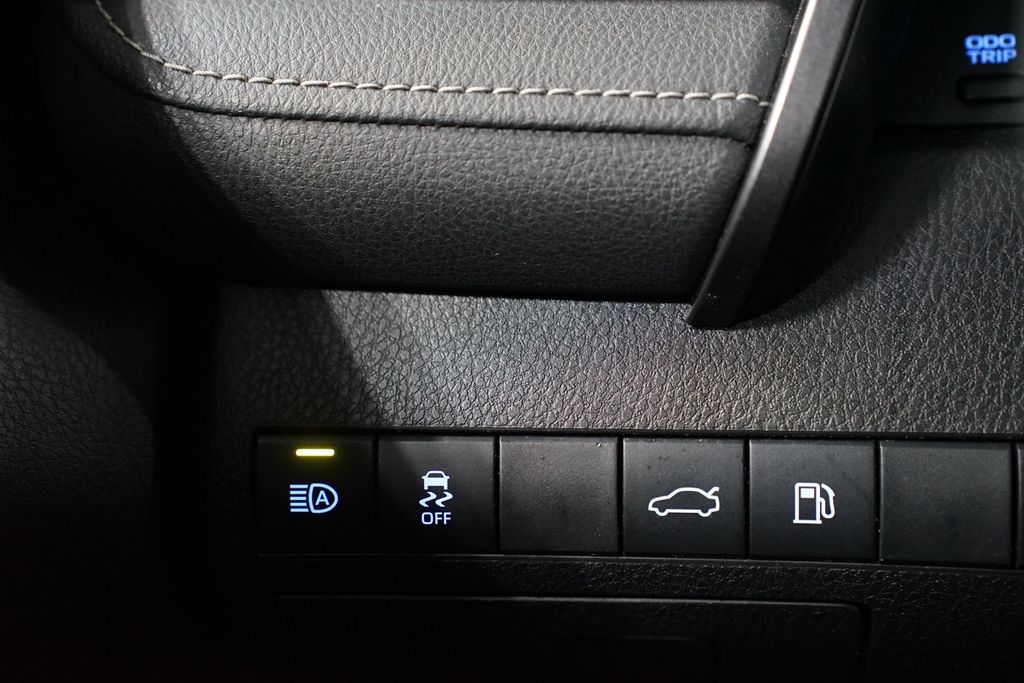 Thumbnail: 2018 Toyota Camry - 22