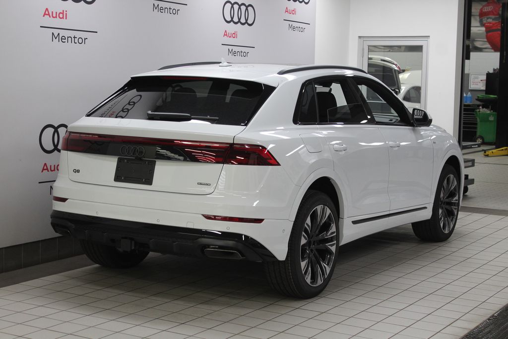 Thumbnail: 2026 Audi Q8 - 5