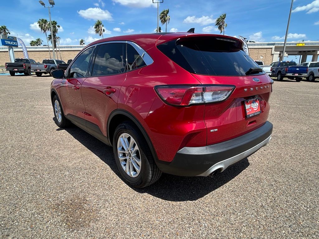 Used 2021 Red Ford SE image 4