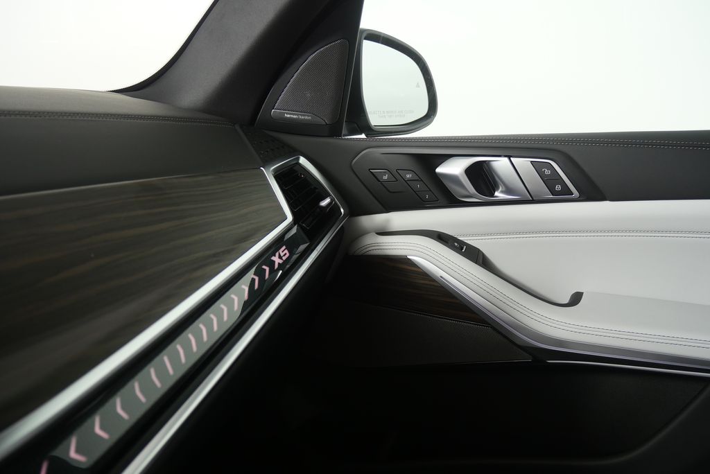 Thumbnail: 2026 BMW X5 - 25