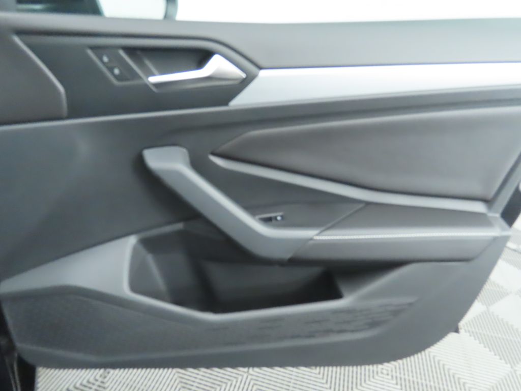 Thumbnail: 2025 Volkswagen Jetta - 25