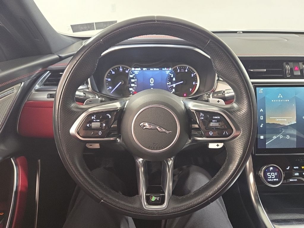 Certified Used 2022  Jaguar R-Dynamic SE image 10