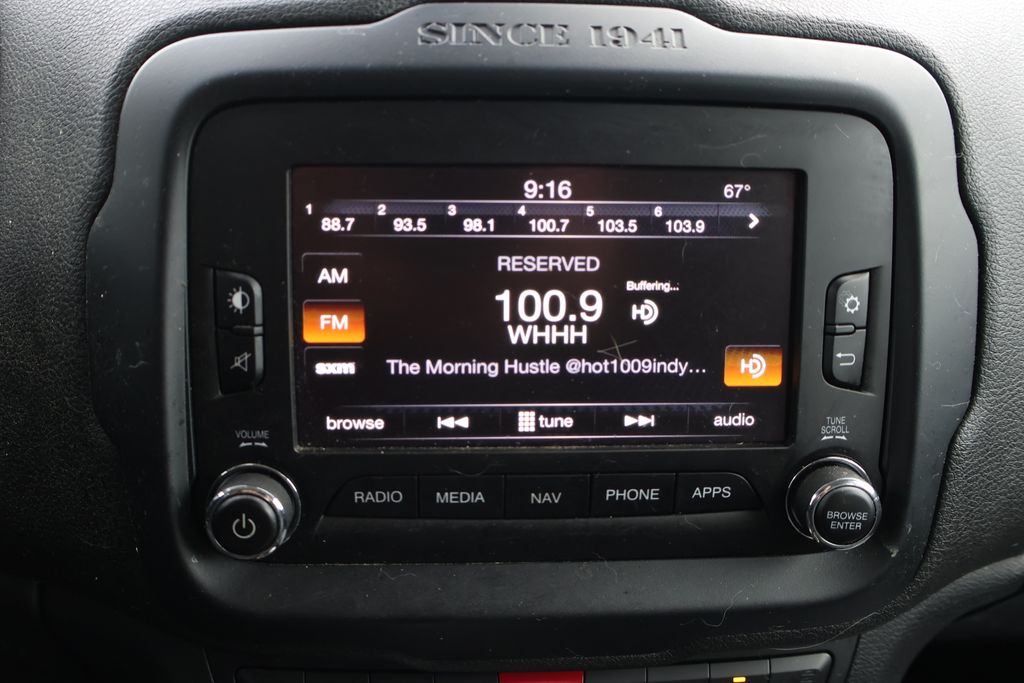 Thumbnail: 2016 Jeep Renegade - 23