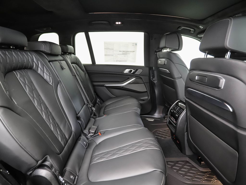 Thumbnail: 2026 BMW X7 - 32