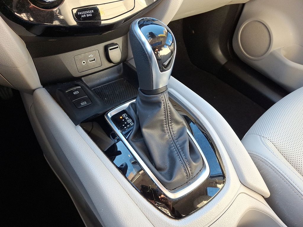 Thumbnail: 2021 Nissan Rogue Sport - 16