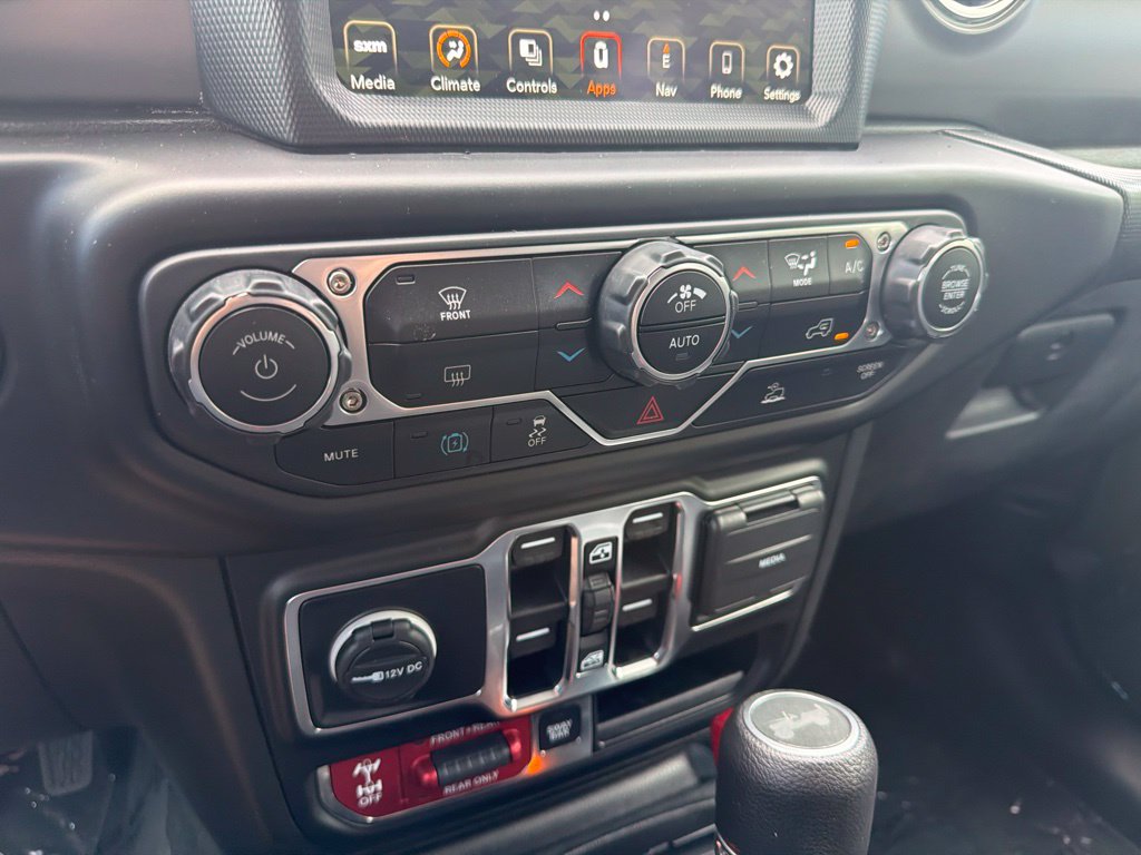 Thumbnail: 2022 Jeep Wrangler - 32