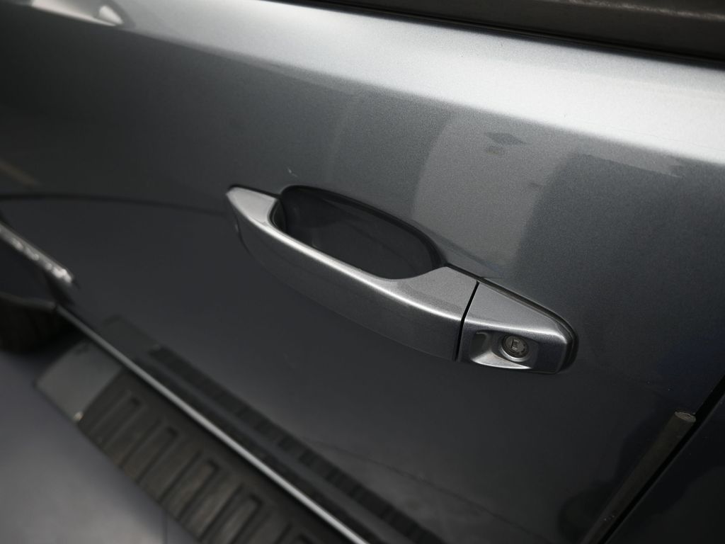 Used 2021 Satin Steel Metallic GMC Elevation image 30