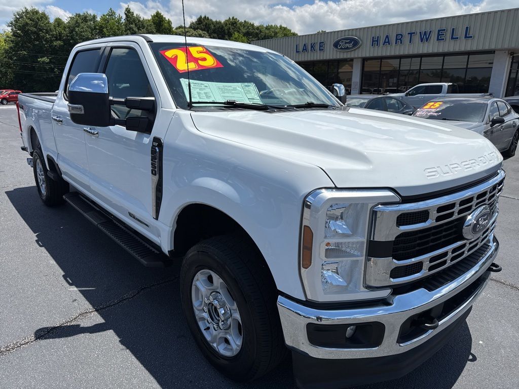 2025 Ford F-250 Super Duty XLT Crew Cab 4WD