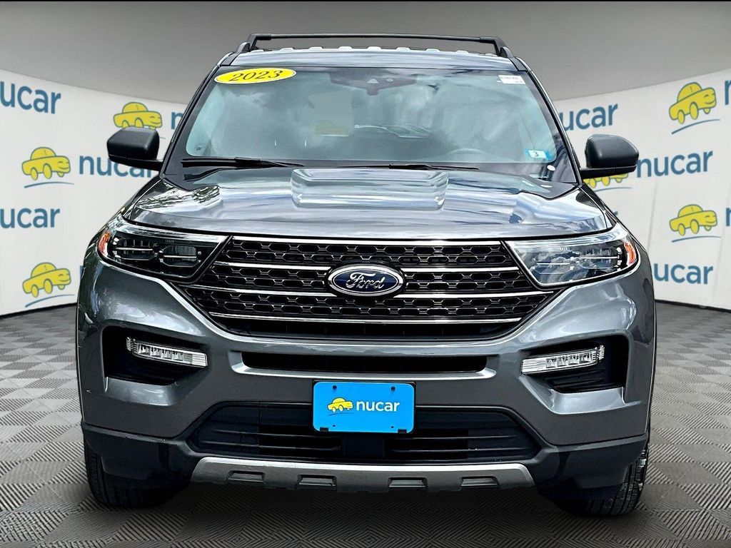 2023 Ford Explorer — photo 2
