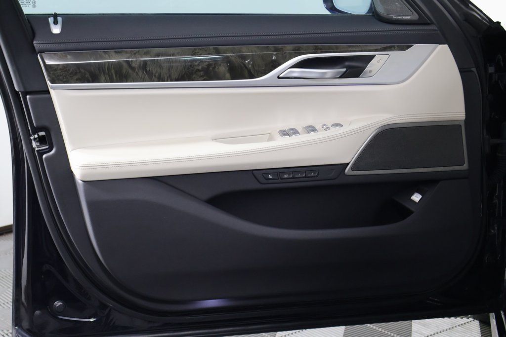 Thumbnail: 2019 BMW 7 Series - 12