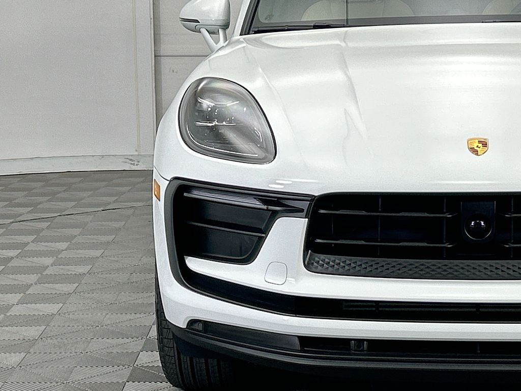 Thumbnail: 2026 Porsche Macan - 12